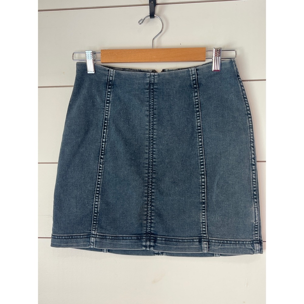 Free People Blue Denim Seamed High Waisted Mini Skirt Size 8 closet staple